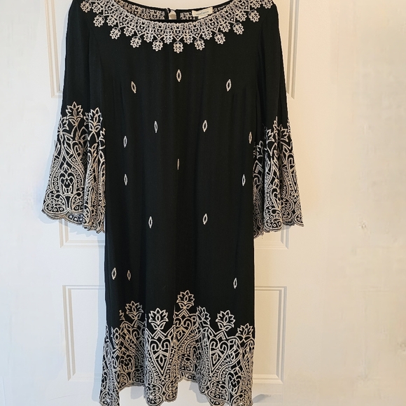Sundance Black Dress with Intricate White Embroidered Detailing sz small - Picture 8 of 8